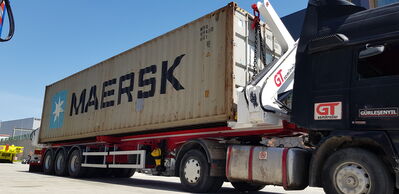 GT CONTAINER SIDELIFTER SEMI TRAILER
The side loader is a kind of construction machine that allows to move the load sideways. It facilitates the transportation of products such as steel beams or long wooden planks. Sidelifter is a semi-trailer used to transport and lift containers over long distances. Side loaders produced by Gt semitrailer consist of quality materials. With its large volume and durability, you can go up in your business with professional transportation with GT's sidelifter side loader semi-trailers.

