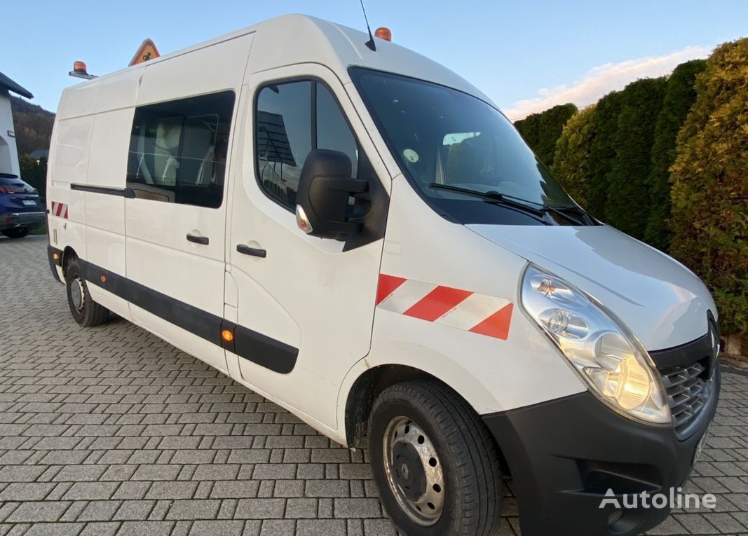 Renault Master combi van