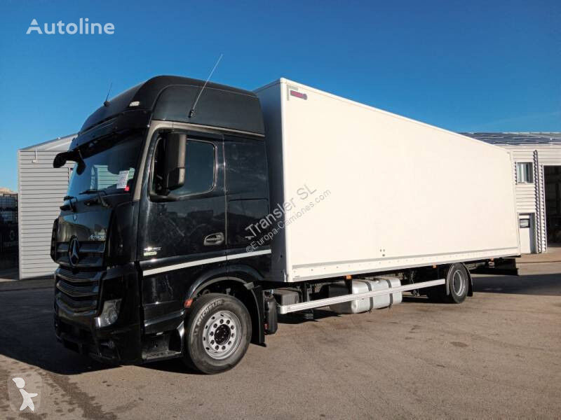 Mercedes-Benz 1836 box truck