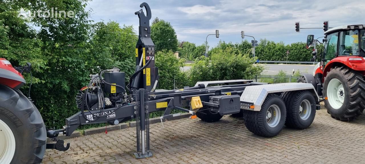 new T 185 Eigenölversorgung hook lift truck