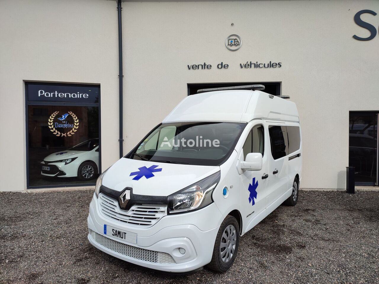 Renault Trafic L2H2 ambulance